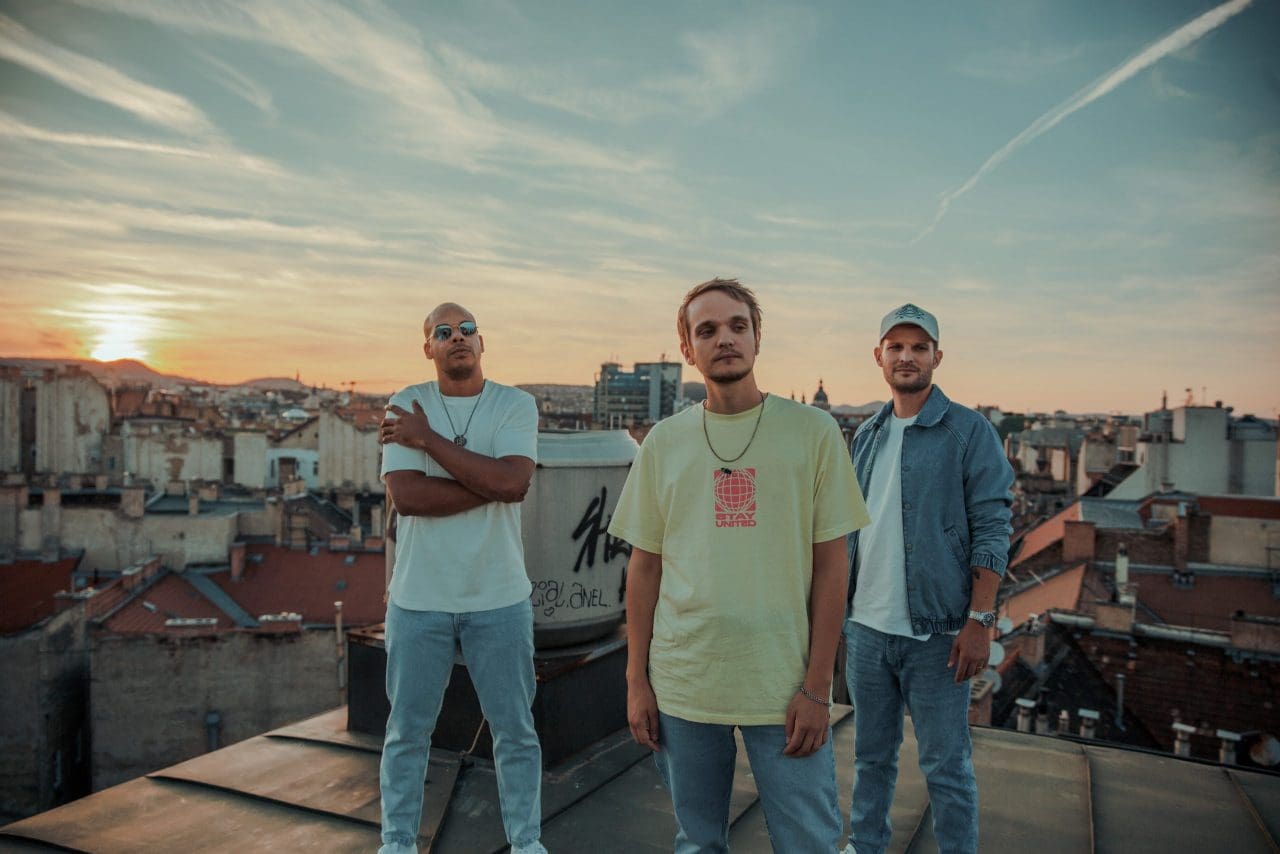 Puskás Peti testvére szerepben - PartyAnimals
