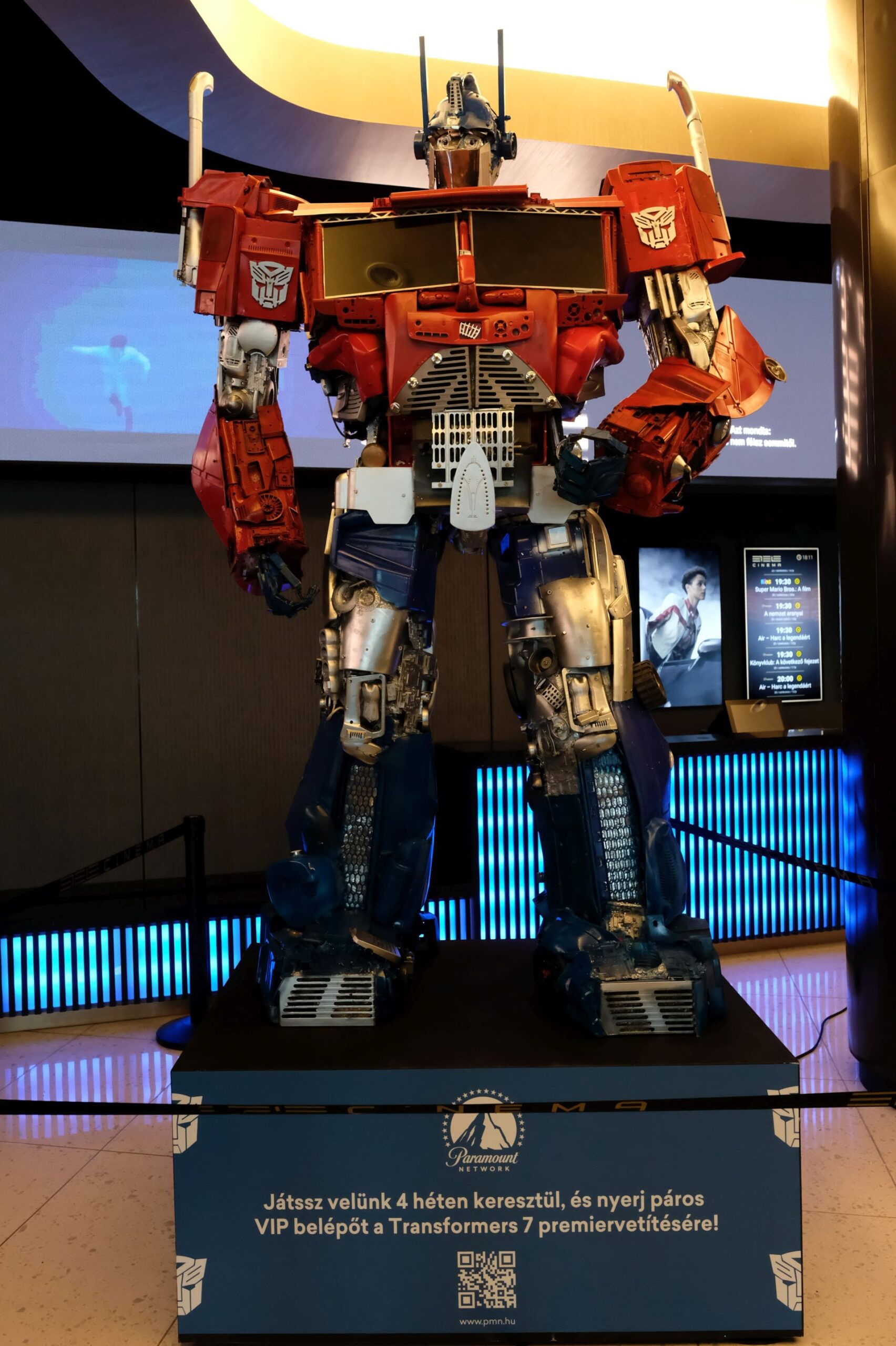 Hatalmas Transformers-szoborral várja a Paramount a filmsorozat új részét