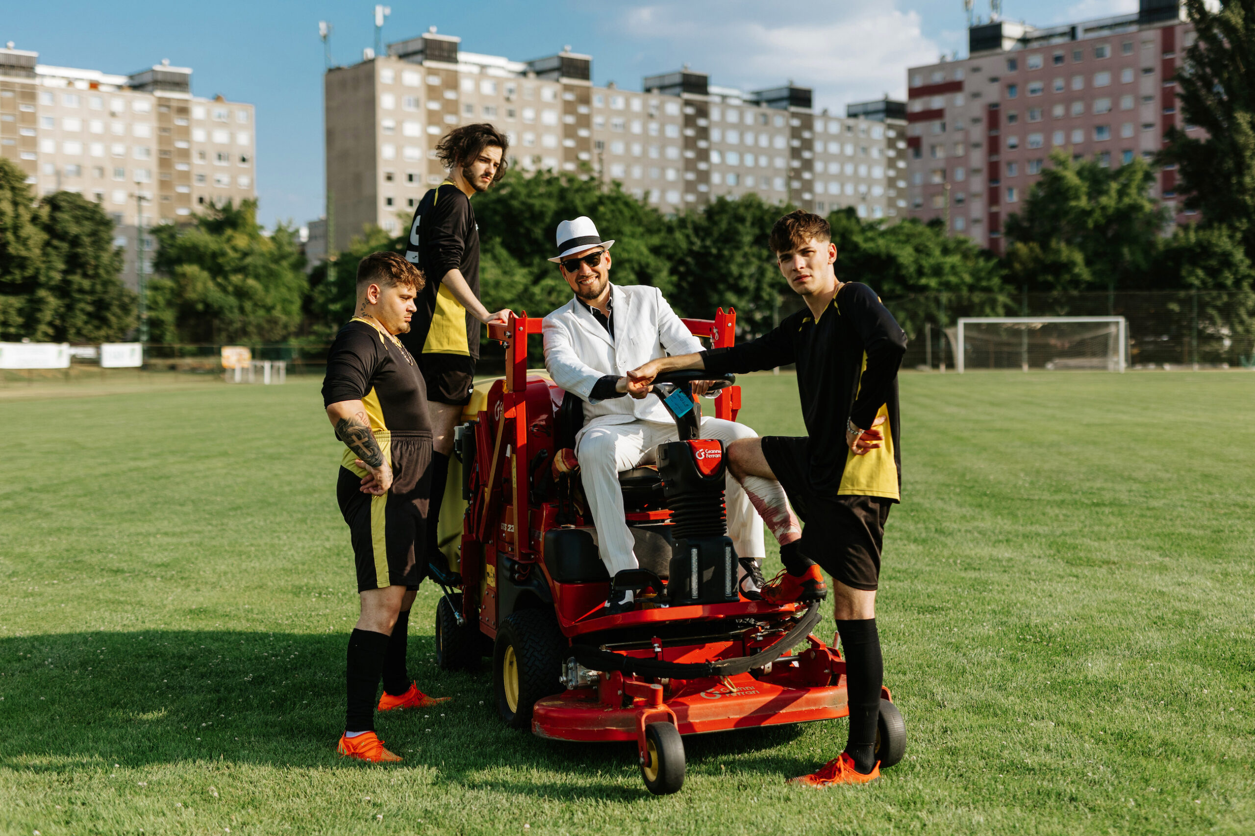 Koronázd meg spanokkal a nyarad: itt van DESH és Young Fly EP-je – Azahriah-val!