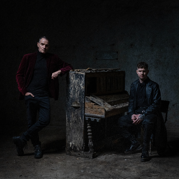 JAVÍTVA (hiányzó sajtóanyag) Jó háború nincs –  Molnár Tamás feat. Pajor Tamás: Világot cserélek