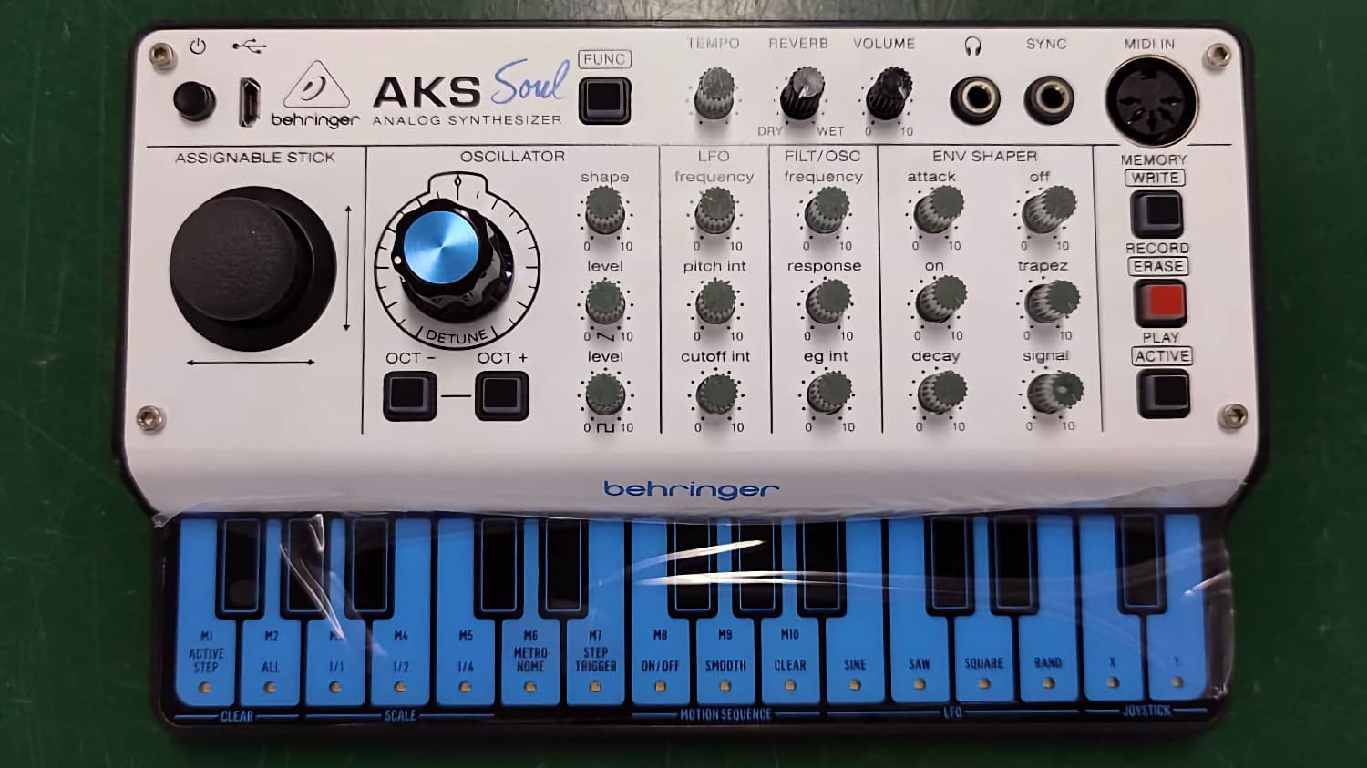 Behringer AKS Mini szintetizátor - Behringer AKS Mini szintetizátor – Behringer AKS Mini: Kompakt analóg szintetiz