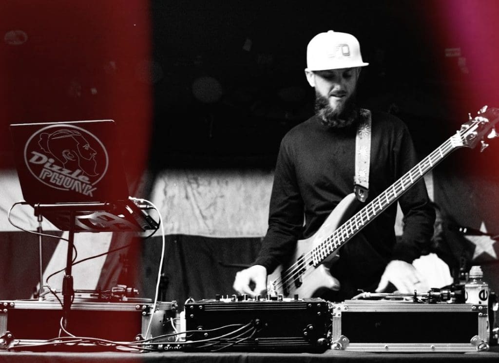 mély basszusok elektronikus zene - mély basszusok elektronikus zene – Dizzlephunk új single-je a mély basszusok sz